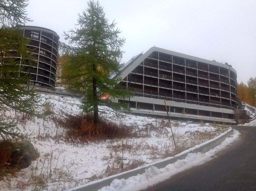 House Cervinia Apartments เบรยล์-แชร์วิเนีย ภายนอก รูปภาพ